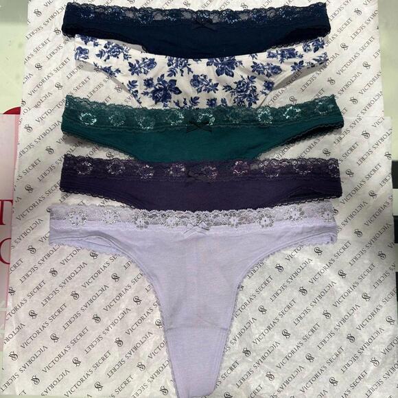 Victoria’s Secret Thong Pack - Picture 1 of 4